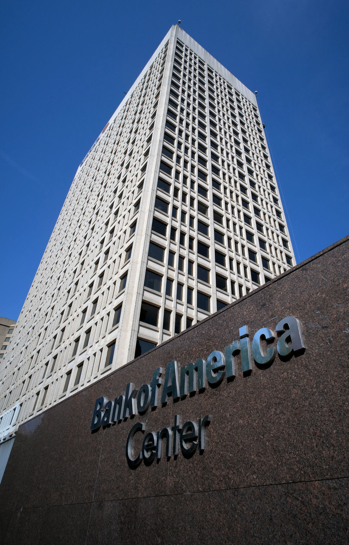 Bank of America Tower -- 333 feet